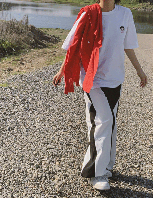 [2color]베티 자수 루즈핏 무지 라운드 티셔츠